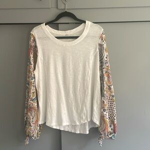 Cute top. Tshirt material and flowy soft sleeves.